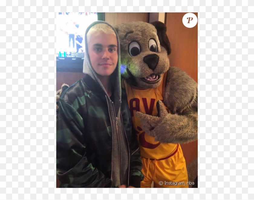 Justin Bieber Assiste À Un Match De La Nba - Justin Bieber Cavs Clipart #3589947