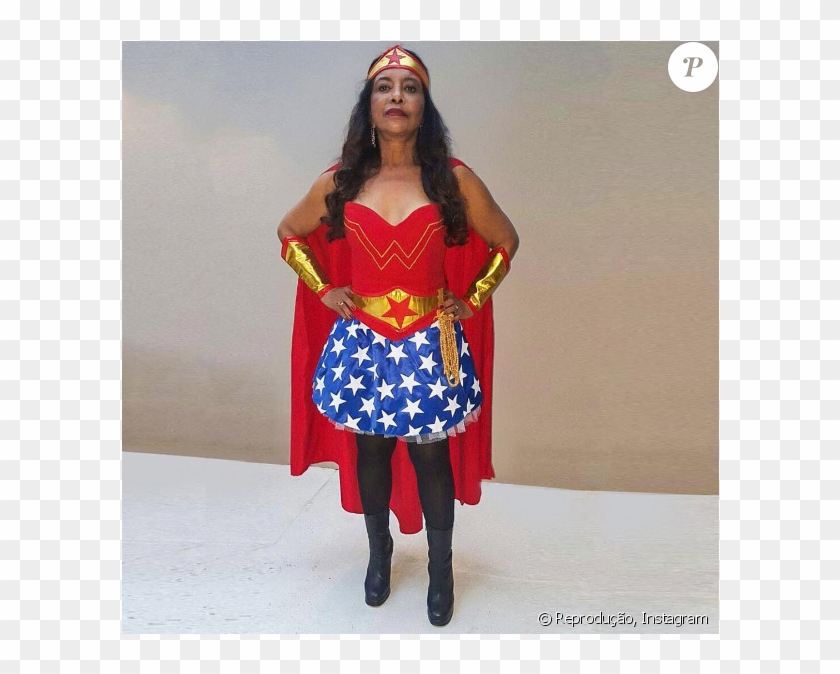 Mercedes, Mãe De Taís Araújo, Se Vestiu De Mulher Maravilha - Halloween Costume Clipart