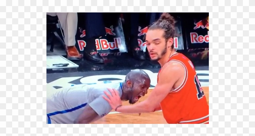 El Veterano De Los Nets Intentó Morder En La Mano A - Nba Player Noah Clipart #4159181