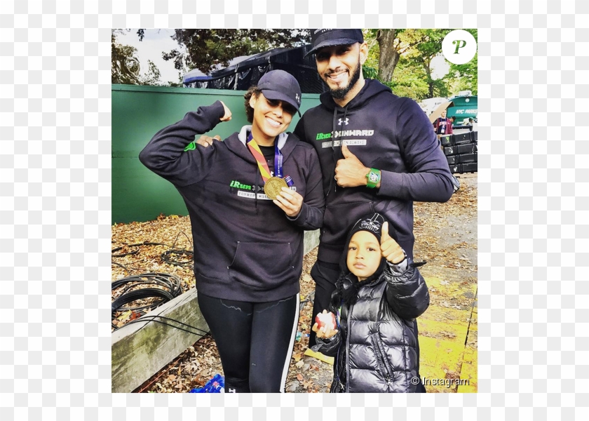 La Chanteuse Alicia Keys, Soutenue Par Son Mari Swizz - Alicia Keys Et Son Mari 2016 Clipart