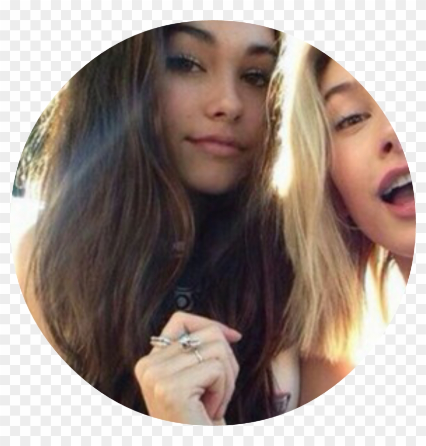 Madison Beer Clipart #4512869