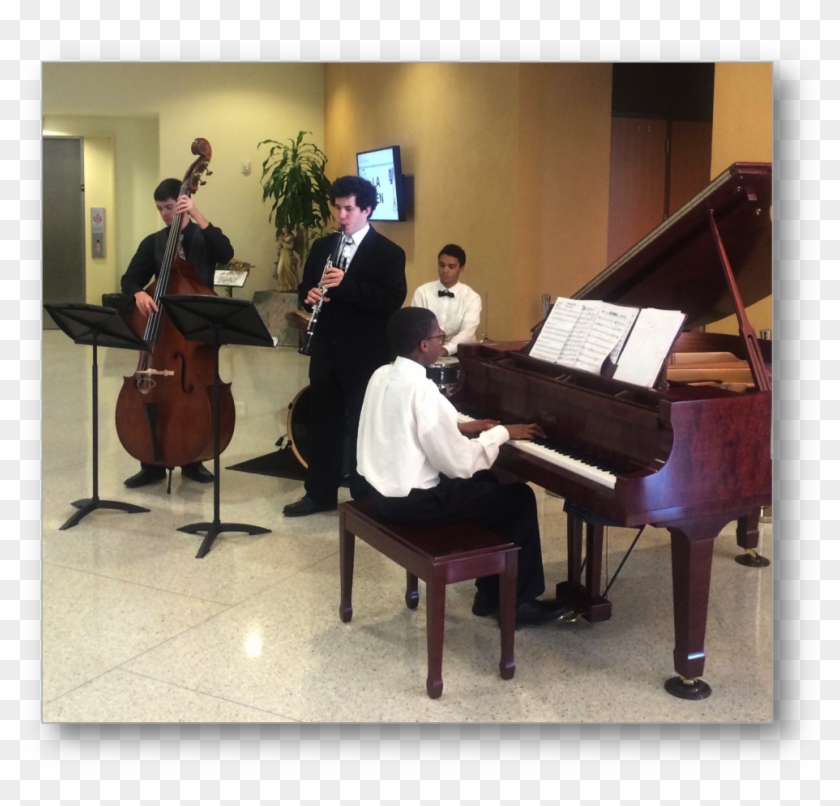 Day One Started With A Charter Bus Ride To Chalmette - Fortepiano Clipart