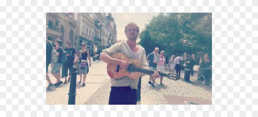 De Passage À Prague Depuis Plusieurs Semaines Pour - Acoustic Guitar Clipart #4803595