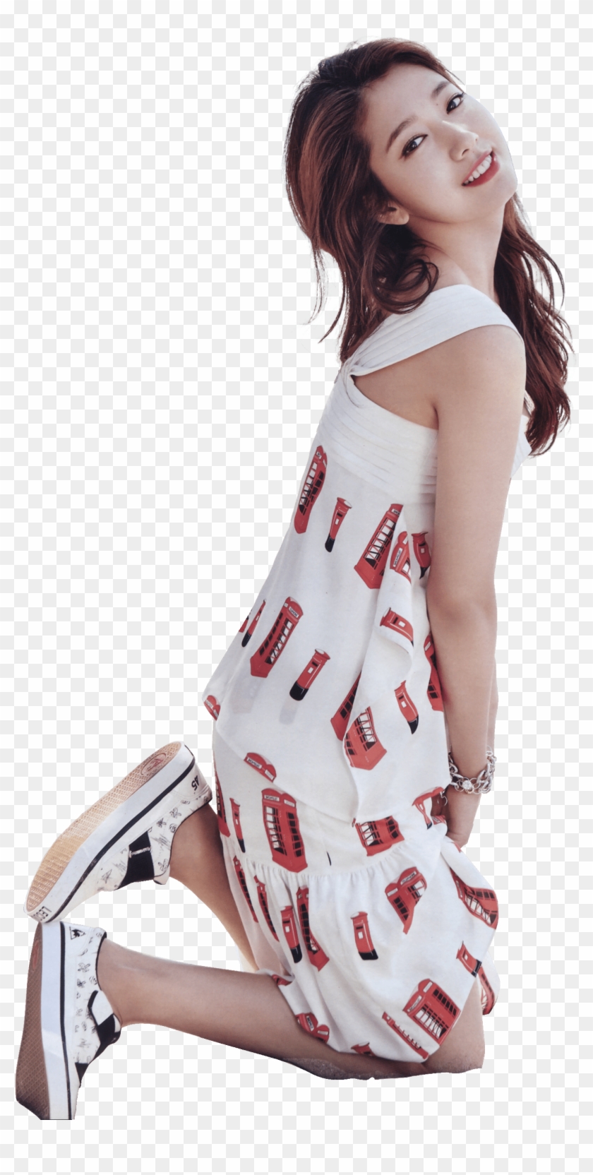 Park Shin Hye Kneeling - Park Shin Hye Png Clipart #4950181