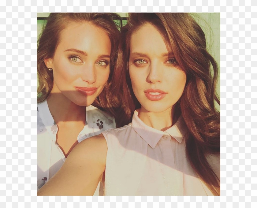 Hannah Davis Et Emily Didonato - Hannah Davis E Emily Didonato Clipart #4977805