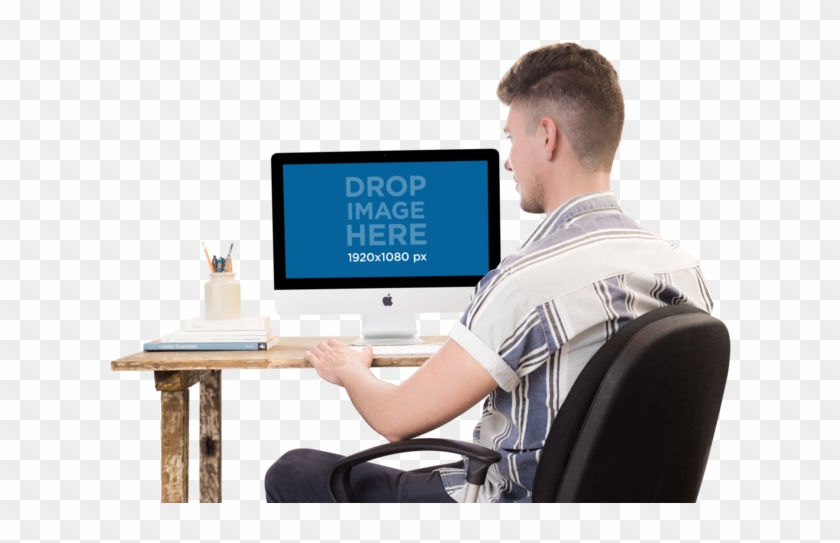 Png Imac Mockup Of A Man Typing On His Imac - Man Typing On Computer Png Clipart #513256
