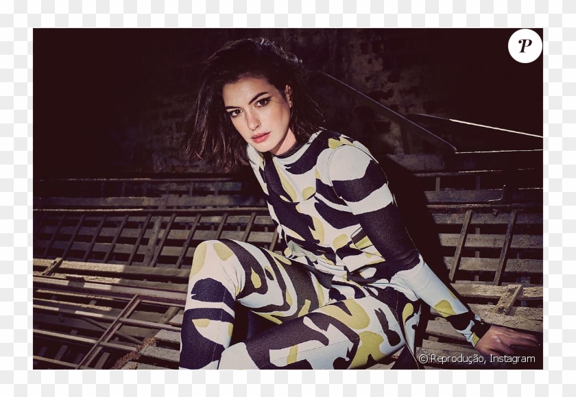 Anne Hathaway Vai Passar Pela Experiência Do Primeiro - Энн Хэтэуэй Инстаграм Clipart #5254767