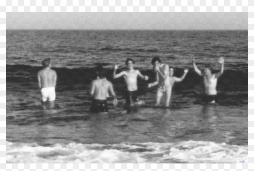 Rfh Boys Of Summer Making An Ocean Splash Photo/courtesy - Monochrome Clipart