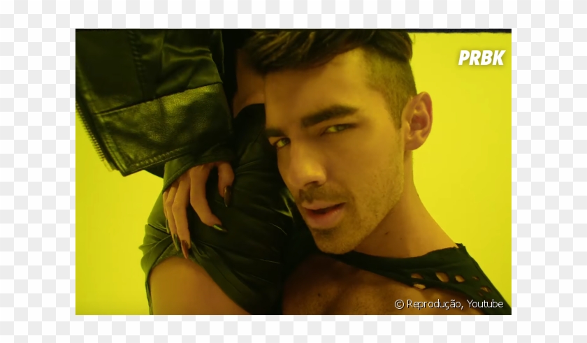 Joe Jonas Protagoniza A Maior Pegação No Clipe "body - Poster - Png Download