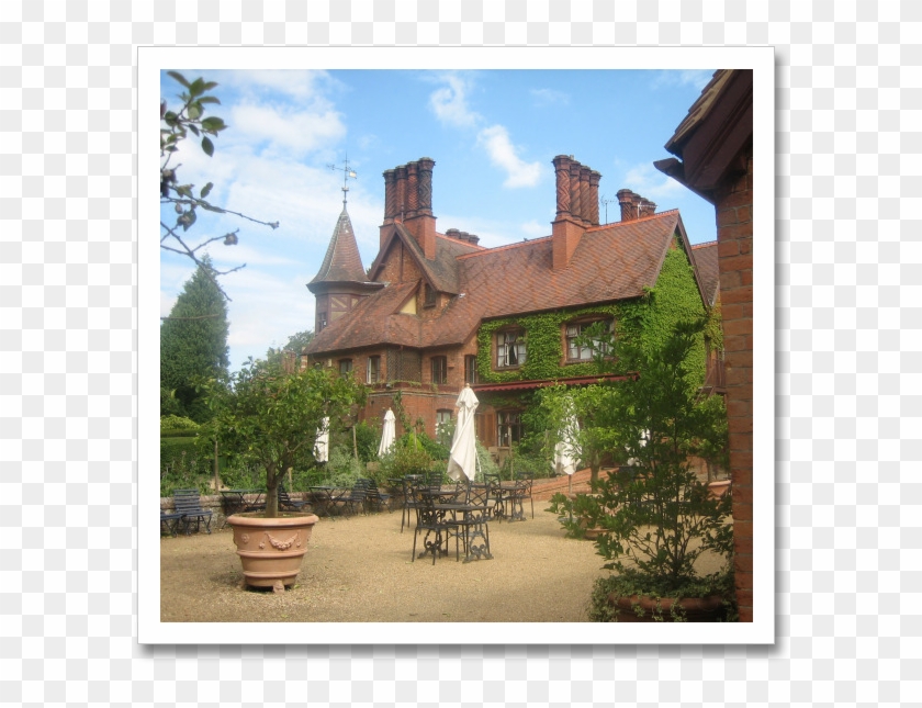 If This Isn't A Typical Looking Country Inn Of England, - Estate Clipart