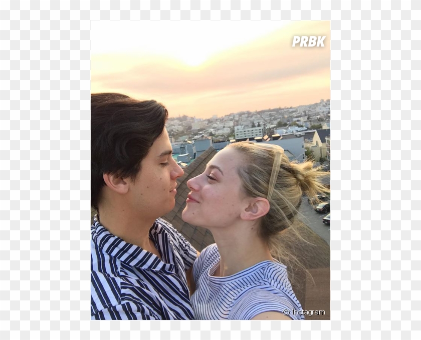 Lili Reinhart Et Cole Sprouse En Couple - Sprousehart Valentines Day Clipart #5439485