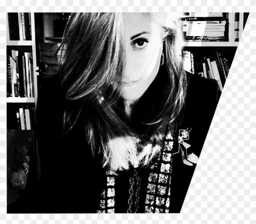 Renowned French Restaurant, Jules Verne, Located At - Girl Clipart #550651