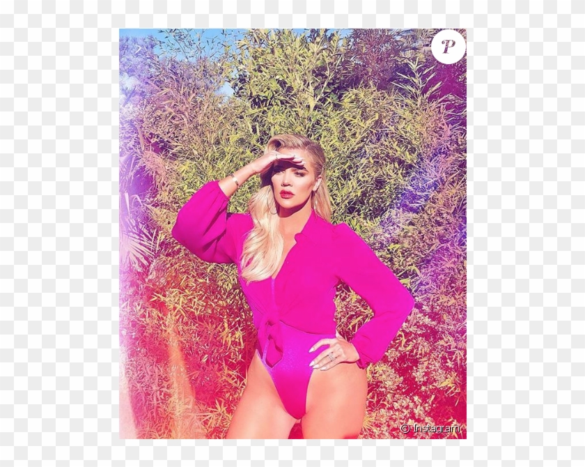 Khloé Kardashian Sur Une Photo Publiée Sur Son Compte - Khloe Kardashian Pink Swimsuit Clipart #5516954