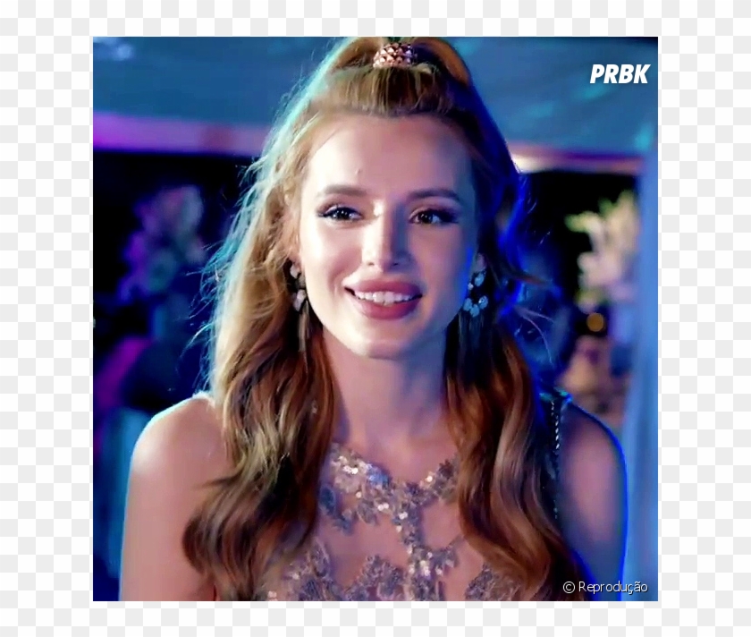Bella Thorne Também É Constantemente Criticada Por - Bella Thorne And Madelaine Petsch Clipart #5608230