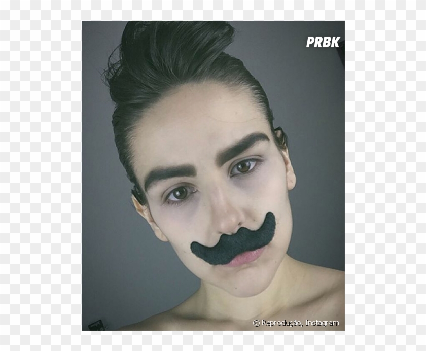 Kéfera Buchmann De Bigode O Que O Gustavo Acharia Disso - Portrait Photography Clipart #5620730