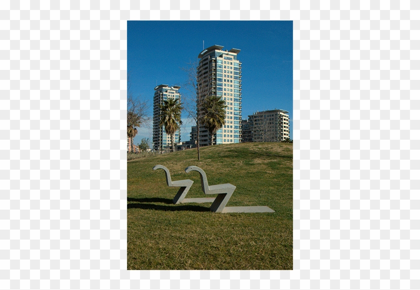 Silla-u De Hormigón Gris De Albert Viaplana Helio Piñón - Tower Block Clipart #5960179