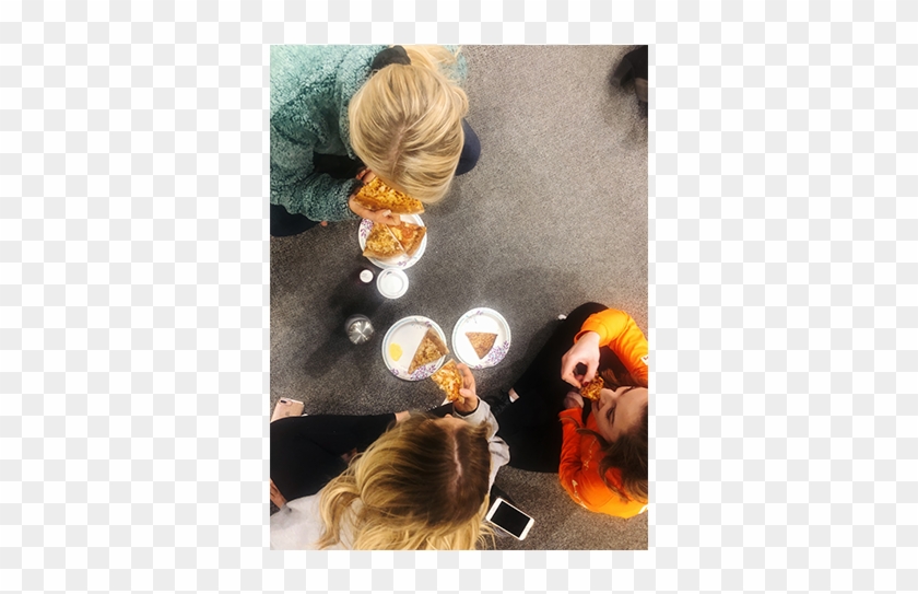After 3 Rounds Of Dress Changes And Spunky Photos, - Marine Invertebrates Clipart